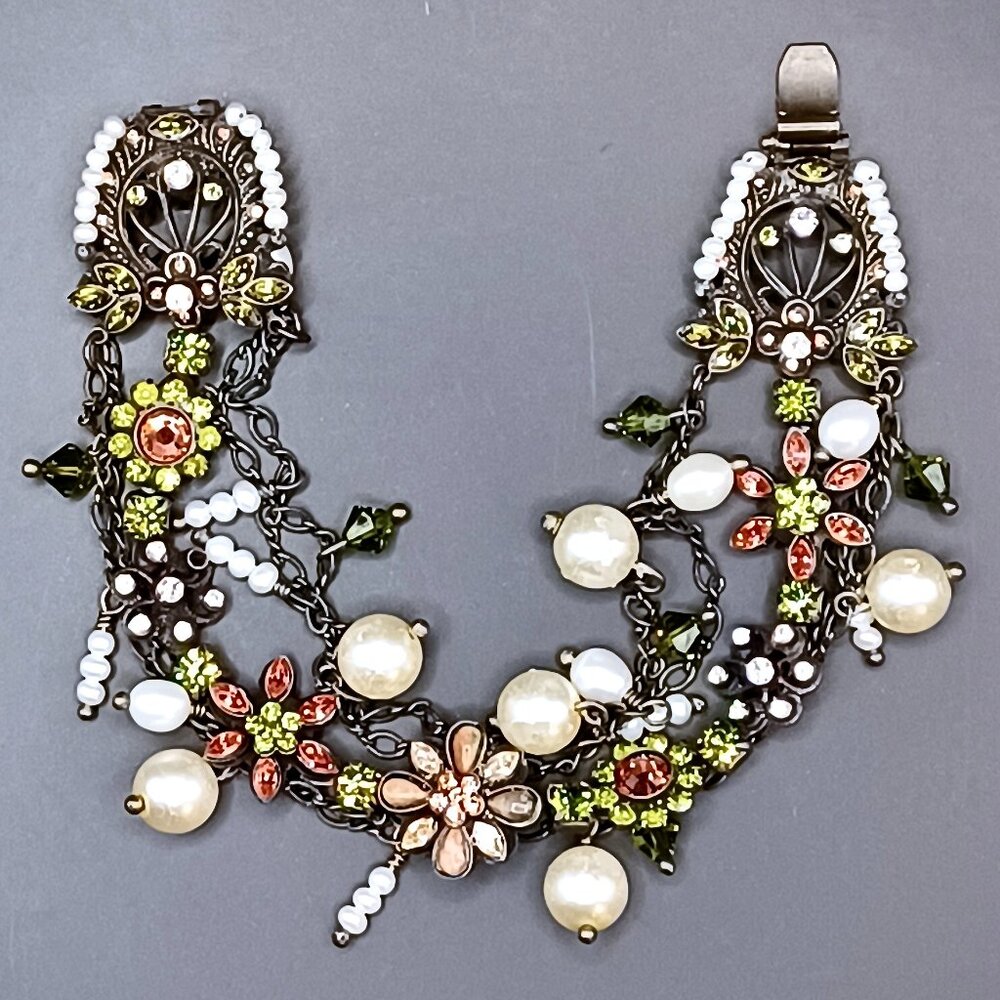 Sorrelli crystal bracelet with pearl charms
